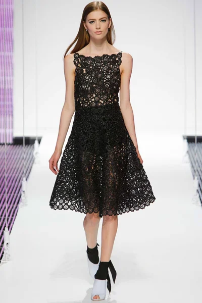 Look 16